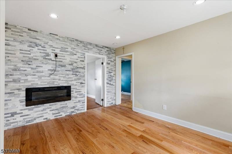 Manville Boro, NJ 08835,86 E Camplain Rd