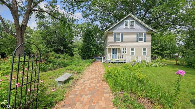 Peapack Gladstone Boro, NJ 07934,13-A Apgar Ave