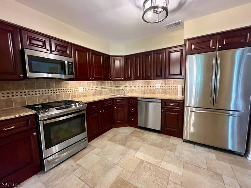 Madison Boro, NJ 07940,318 Main St #37