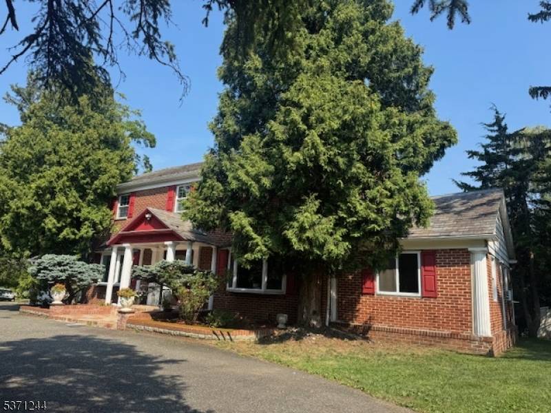 Roseland Boro, NJ 07068,170 Passaic Ave