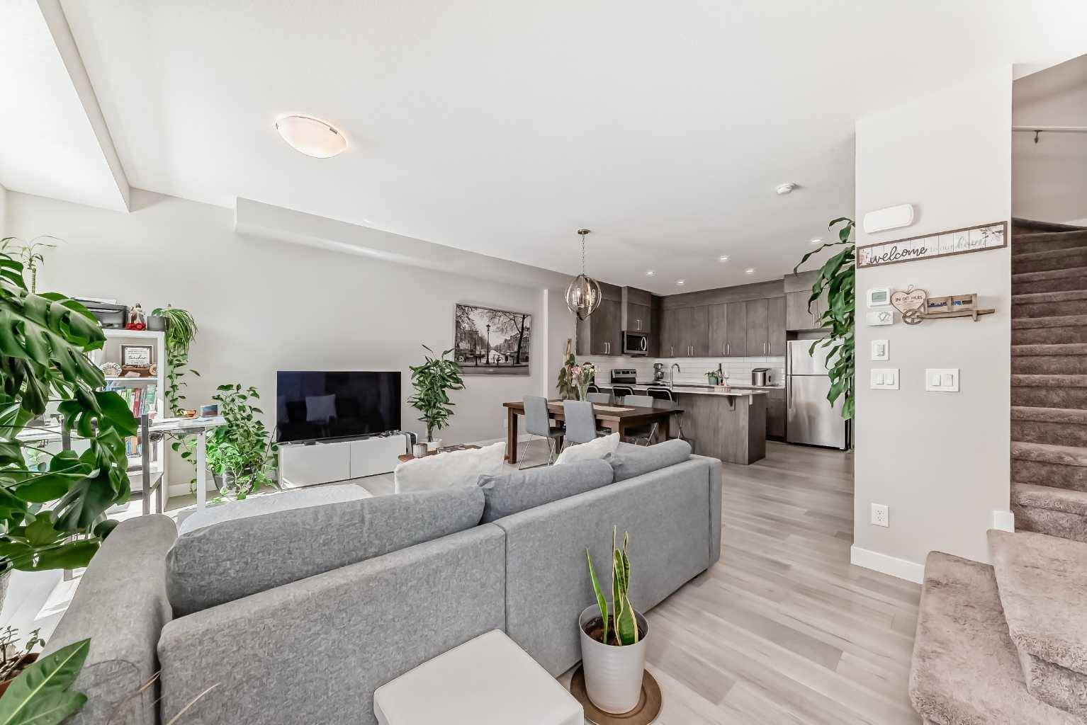 Calgary, AB T3P 1K2,309 Sage Meadows GDNS Northwest