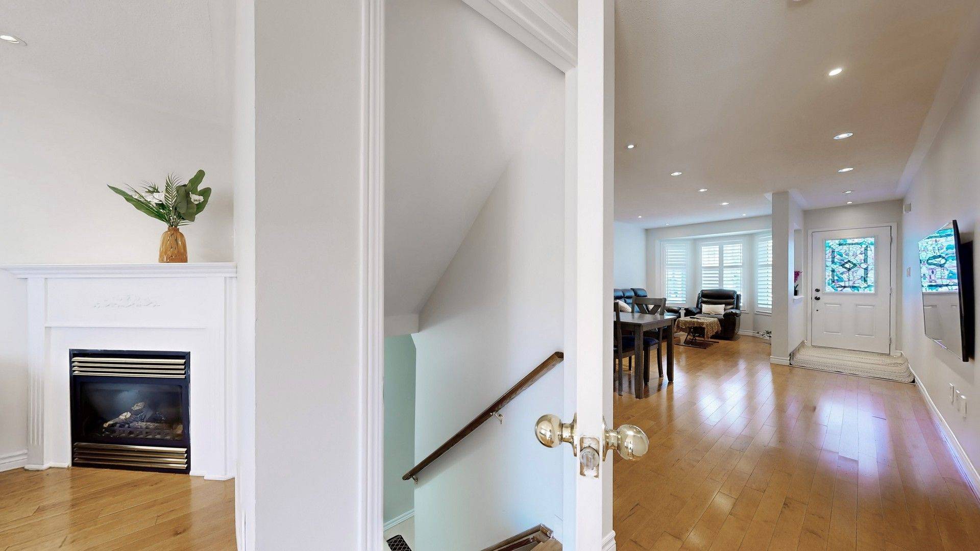 Whitby, ON L1R 0B9,33 Donlevy CRES