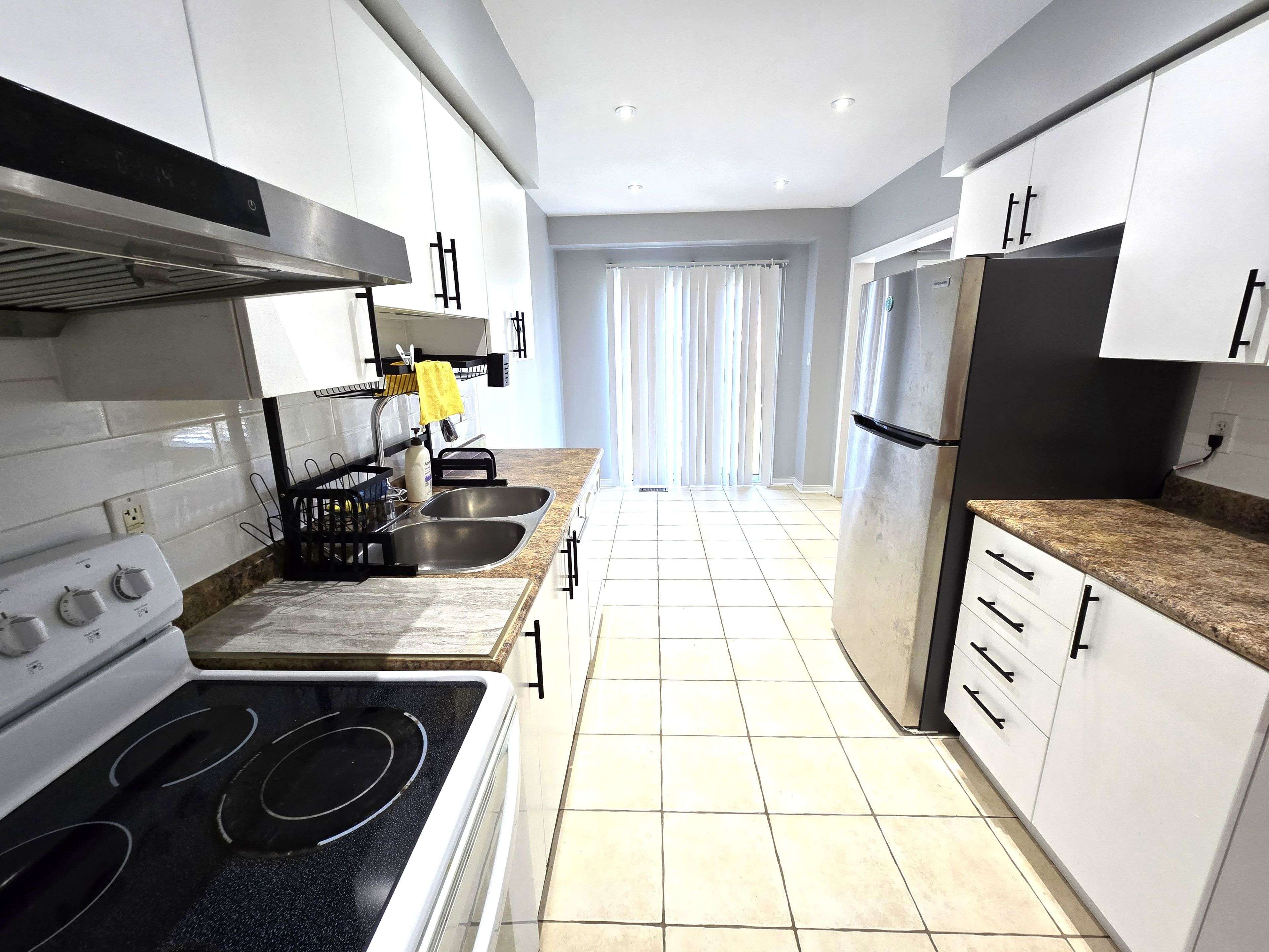 Mississauga, ON L5V 2Z6,6092 Windfleet CRES