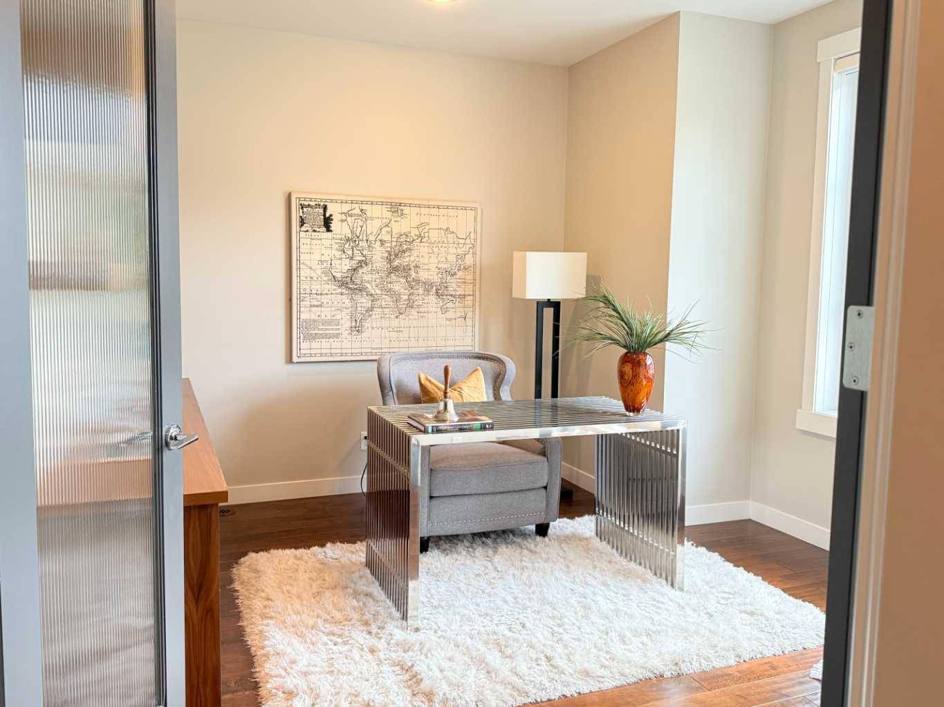Calgary, AB T2M 1P3,815 22 AVE NW