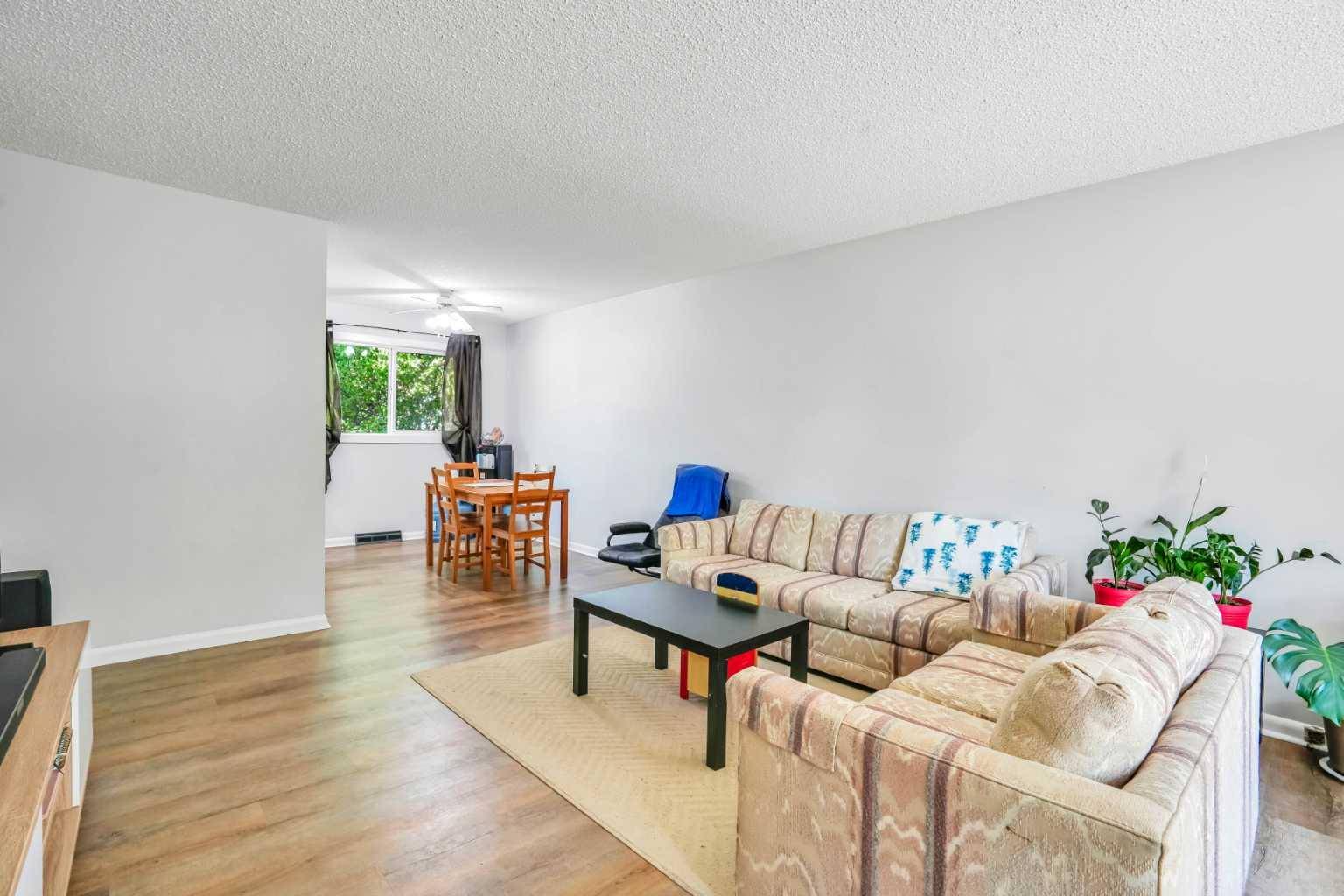 Calgary, AB T2B 0T5,2015 33 ST SE