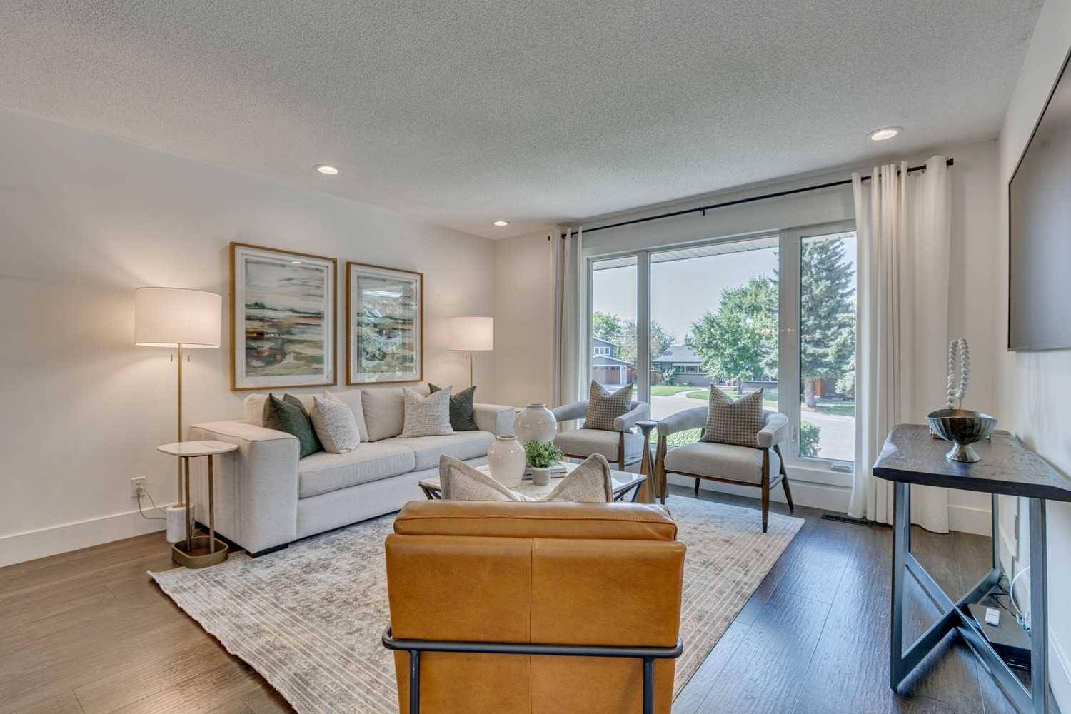 Calgary, AB T2J3T5,218 Lake Fraser PL SE