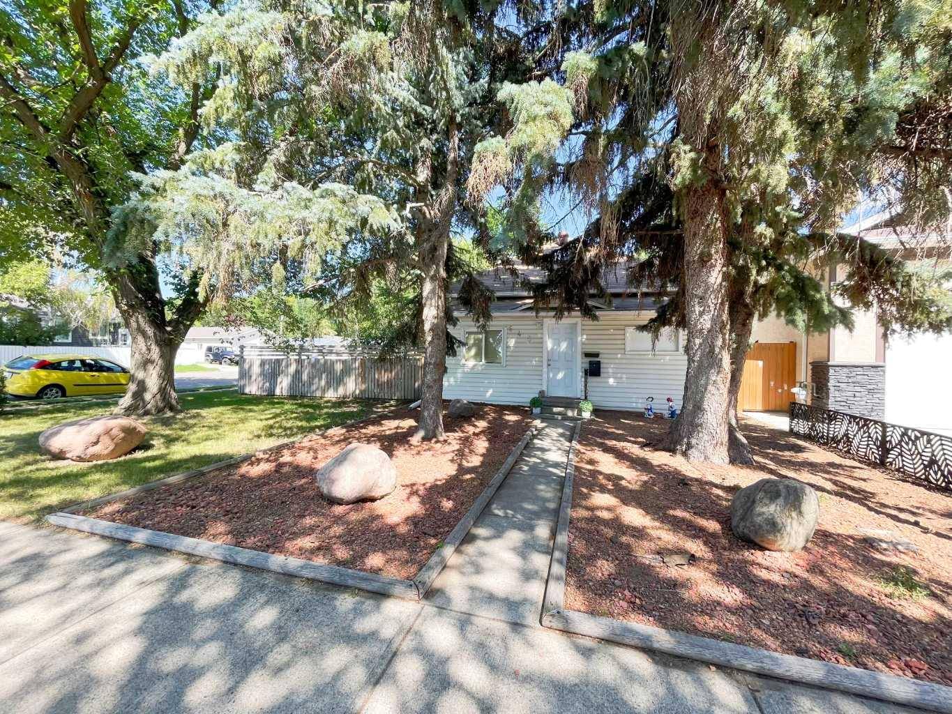 645 16 ST North, Lethbridge, AB T1H 3B1