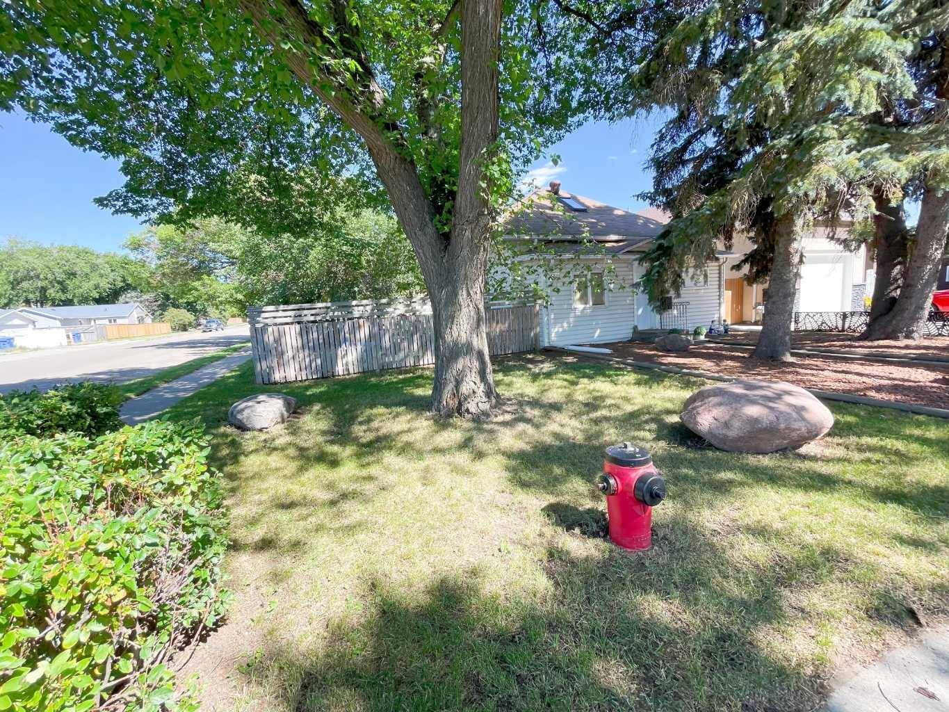 Lethbridge, AB T1H 3B1,645 16 ST North