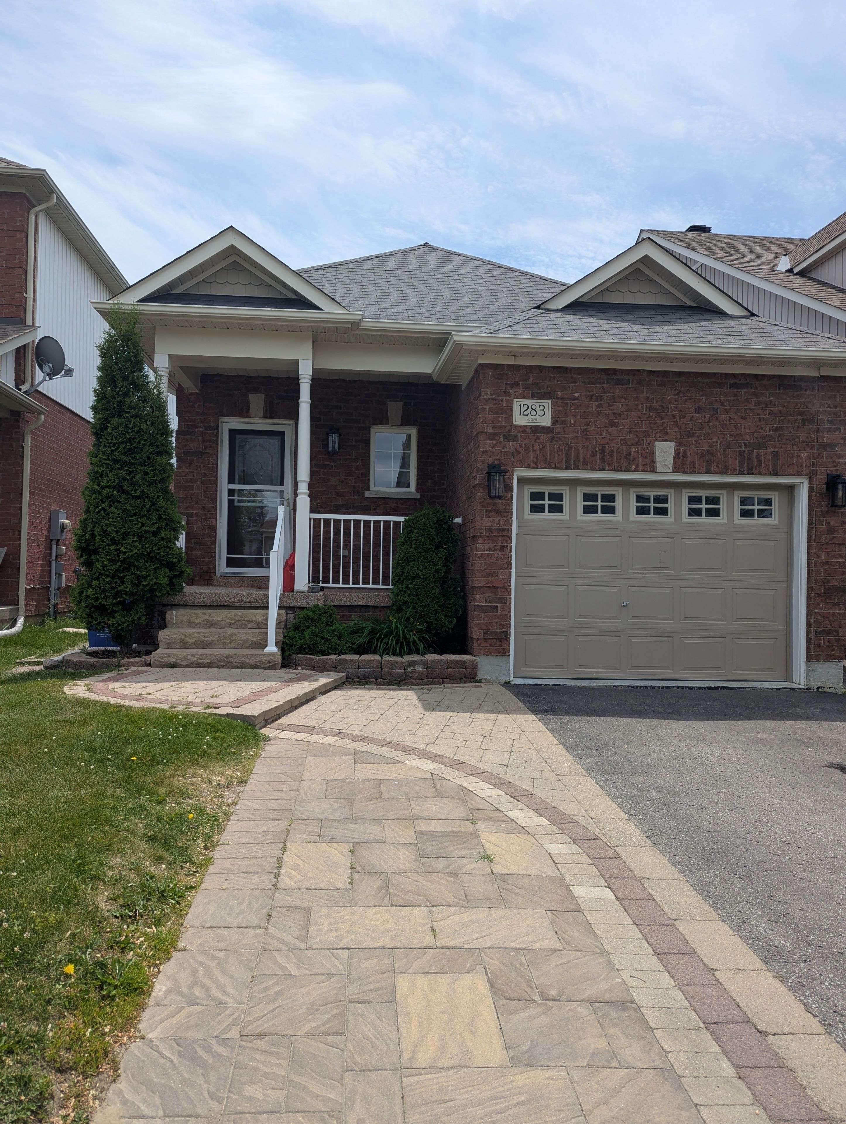 1283 MacInally CT #Main Floor, Oshawa, ON L1K 0B6