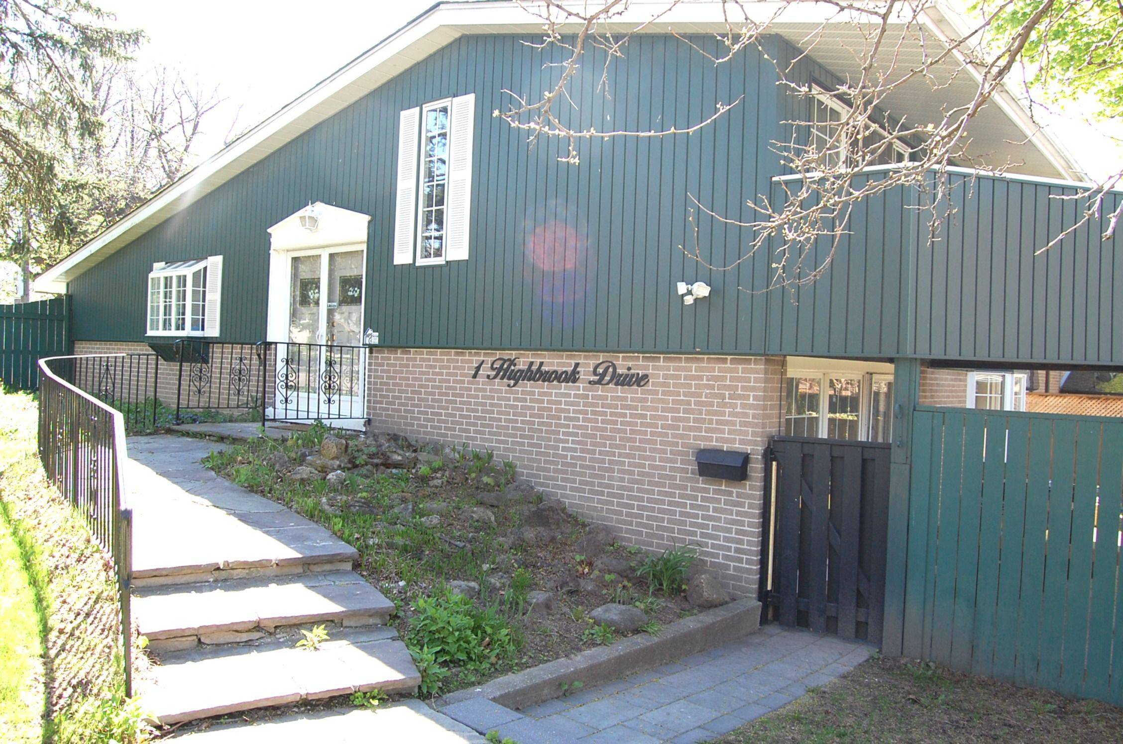 Toronto E09, ON M1P 3L2,1 Highbrook DR