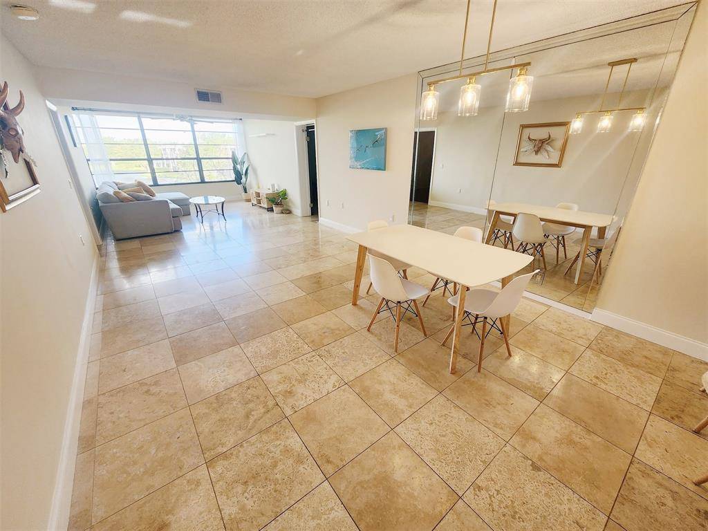 Davie, FL 33324,1713 Whitehall Dr #401