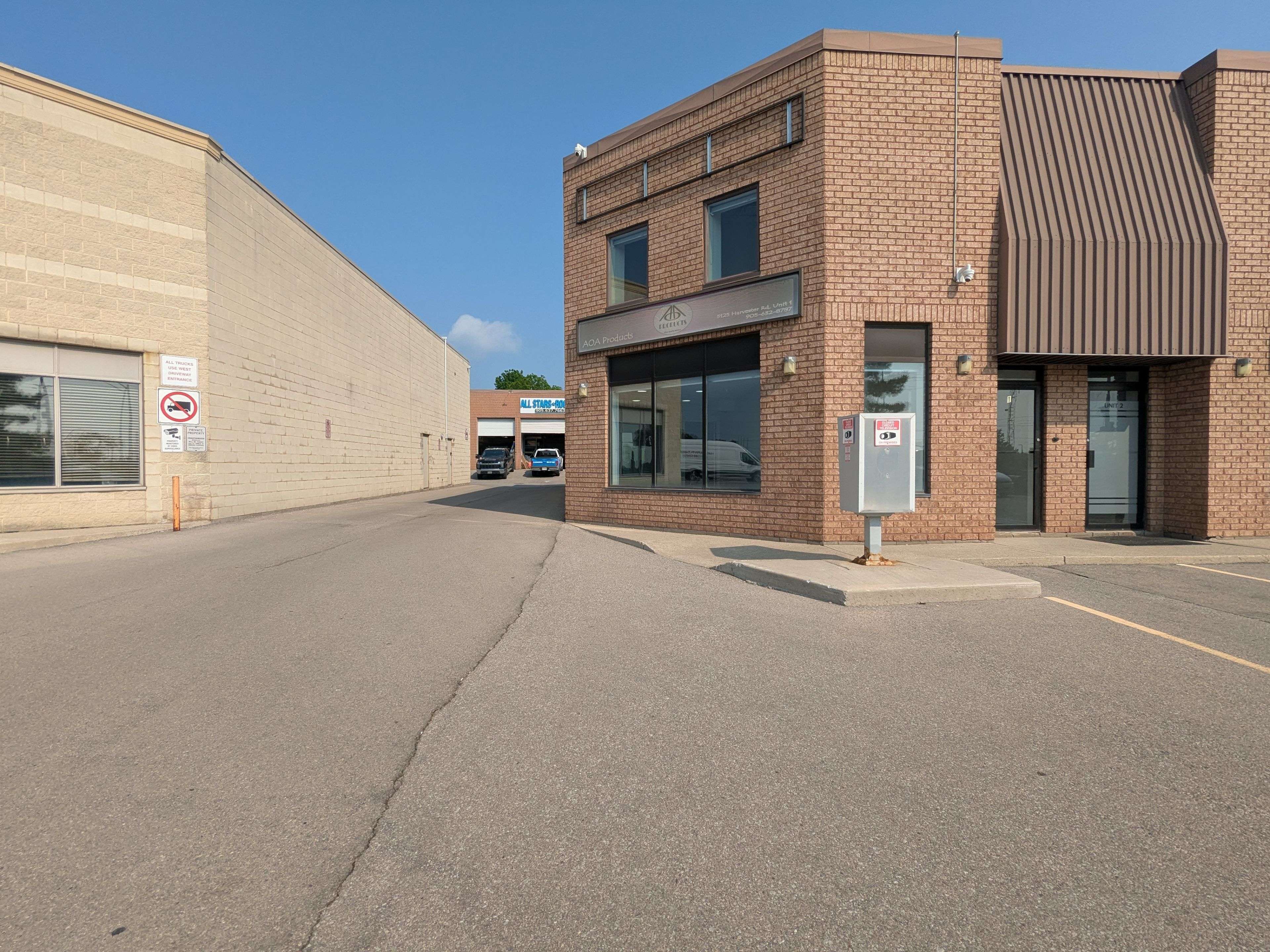 Burlington, ON L6M 2W2,5125 HARVESTER RD #1