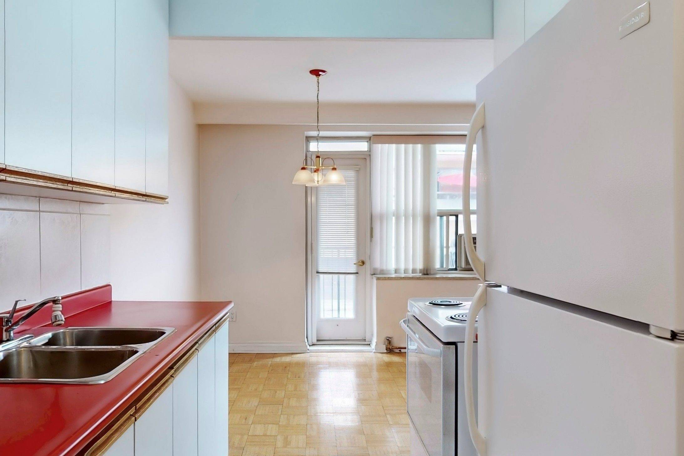 Toronto W04, ON M6M 2N2,50 Gulliver RD #203