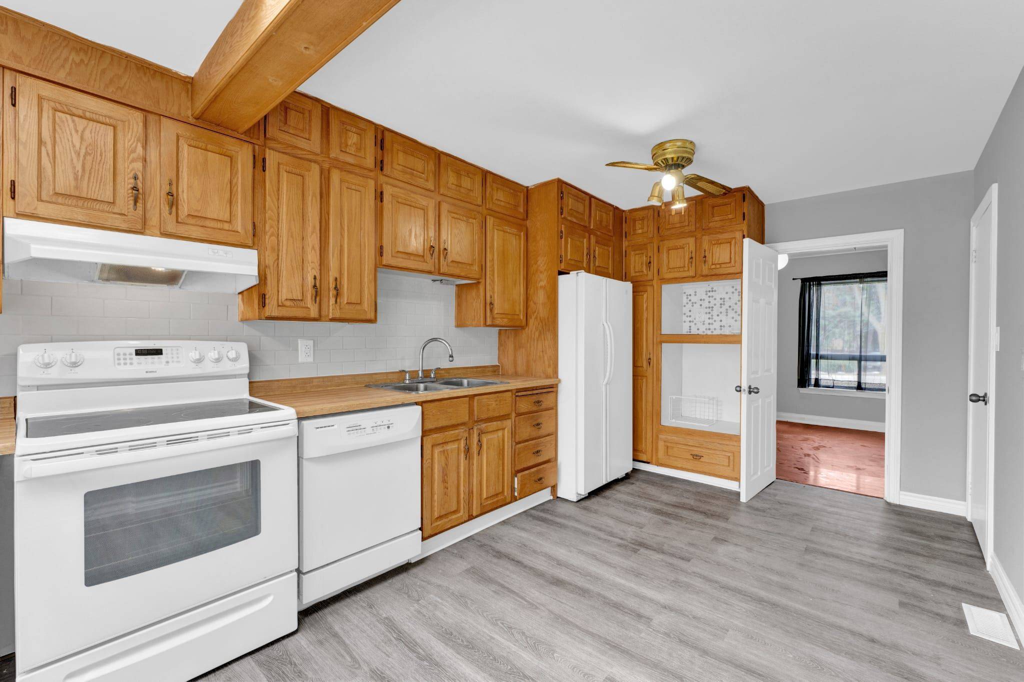 Mississauga, ON L5H 2S2,17 Ben Machree DR