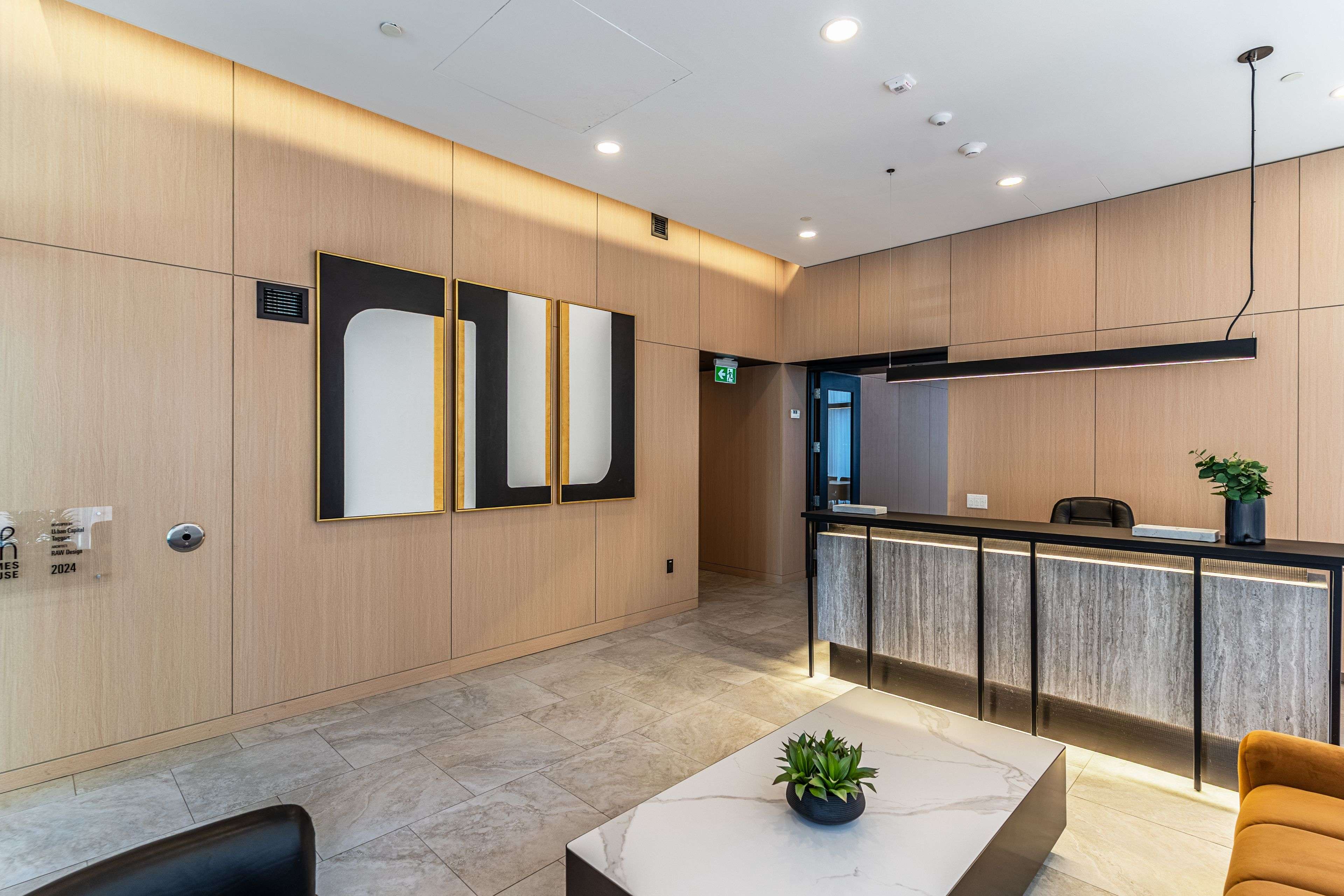 Ottawa Centre, ON K2P 1T2,10 James ST #215
