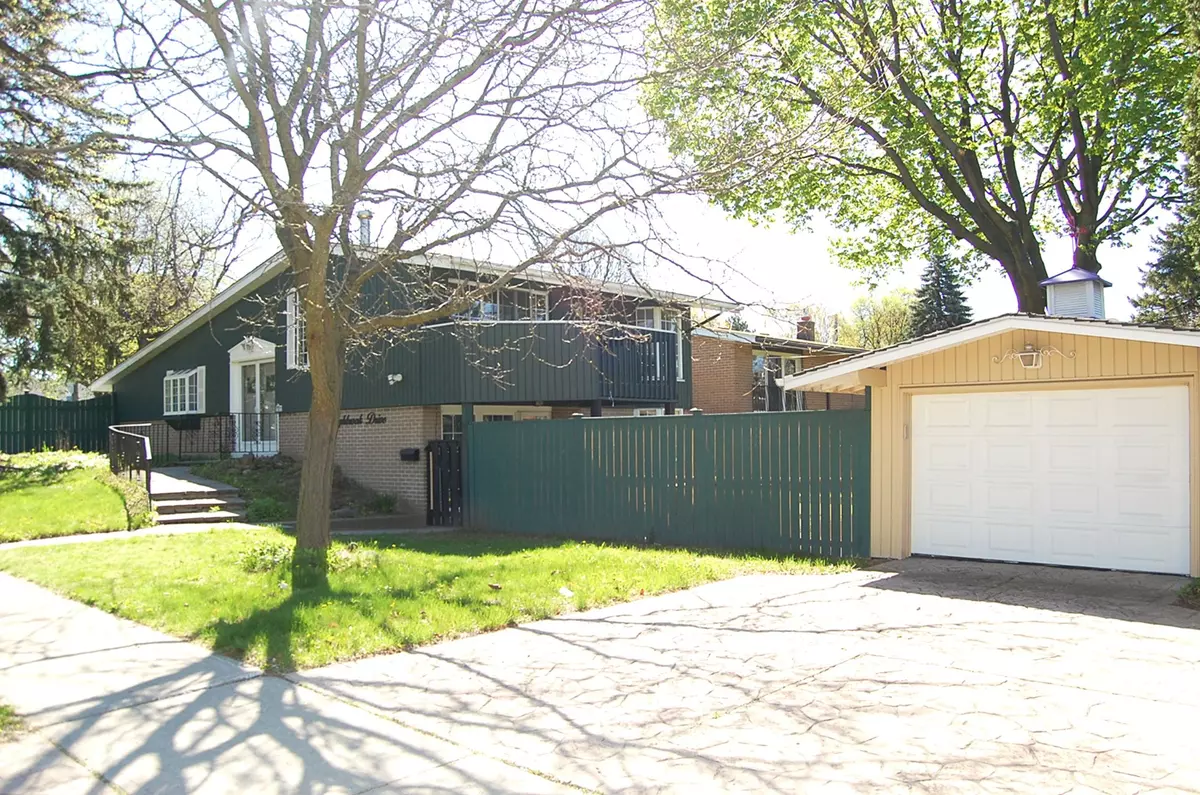 Toronto E09, ON M1P 3L2,1 Highbrook DR