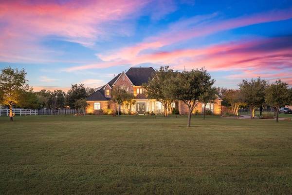 911 Noble Champions Way, Bartonville, TX 76226