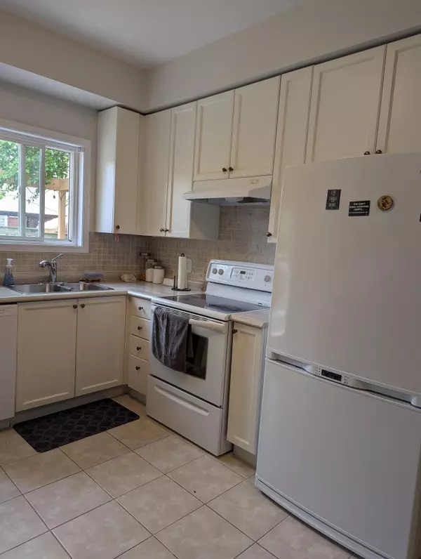 Oshawa, ON L1K 0B6,1283 MacInally CT #Main Floor