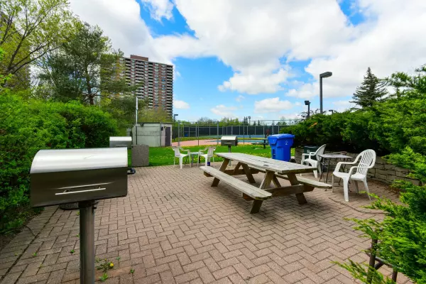 Toronto W10, ON M9V 5G7,1 Rowntree RD NW #712