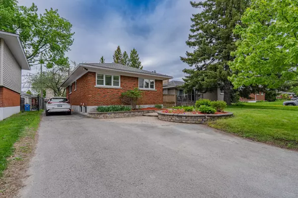 1695 Gage CRES N, Belair Park - Copeland Park And Area, ON K2C 0Z7
