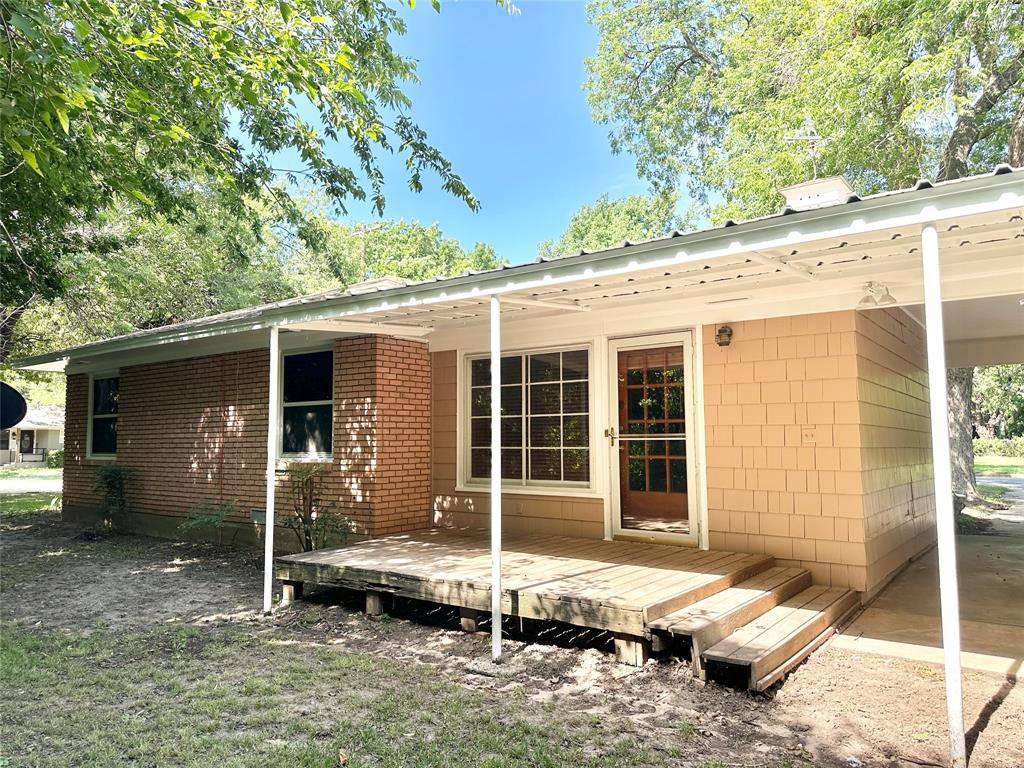 Gainesville, TX 76240,121 W Tennie Street