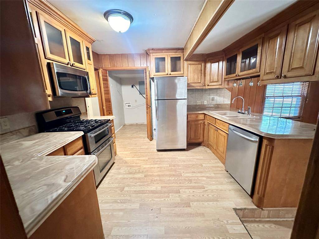 Gainesville, TX 76240,121 W Tennie Street