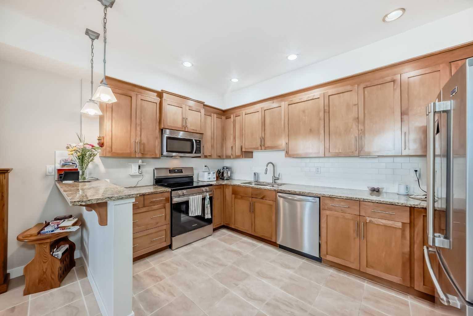 Strathmore, AB T1P0C3,1005B Westmount DR #207