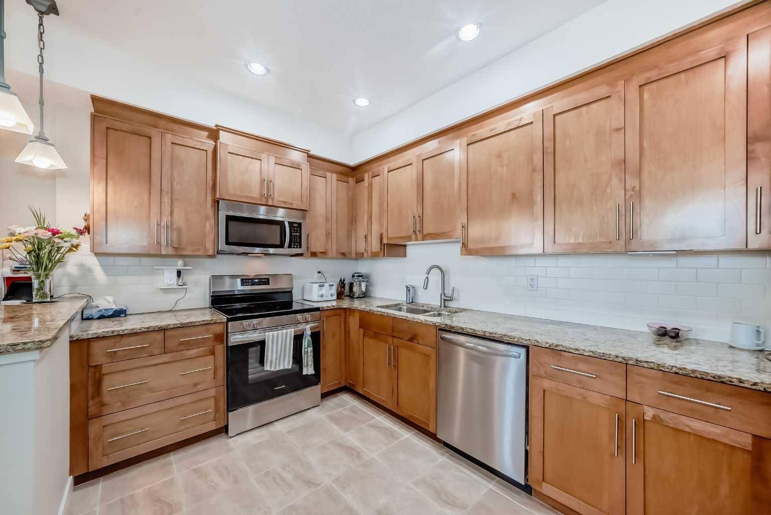 Strathmore, AB T1P0C3,1005B Westmount DR #207
