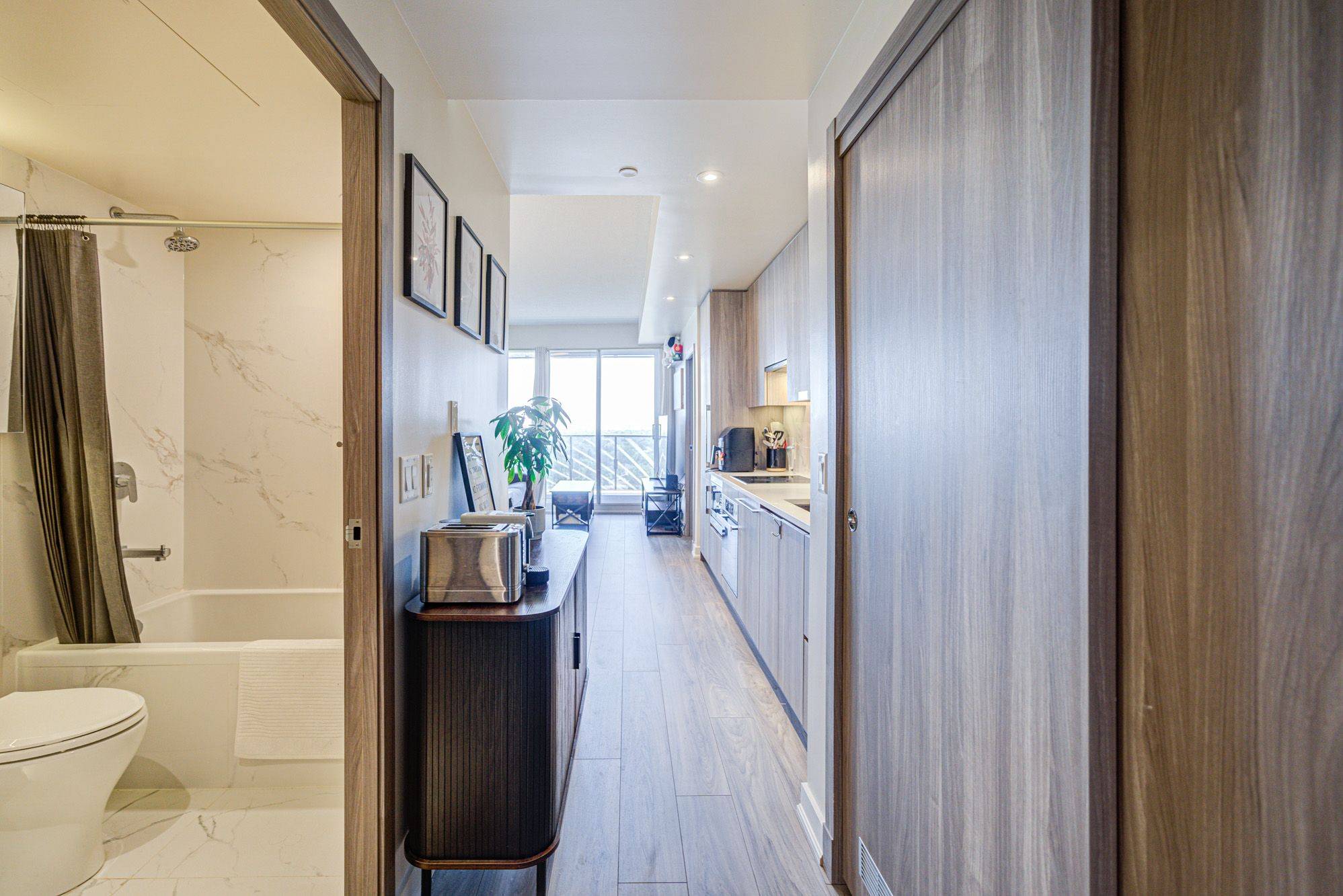 Toronto C15, ON M2K 0J2,27 Mcmahon DR #1805