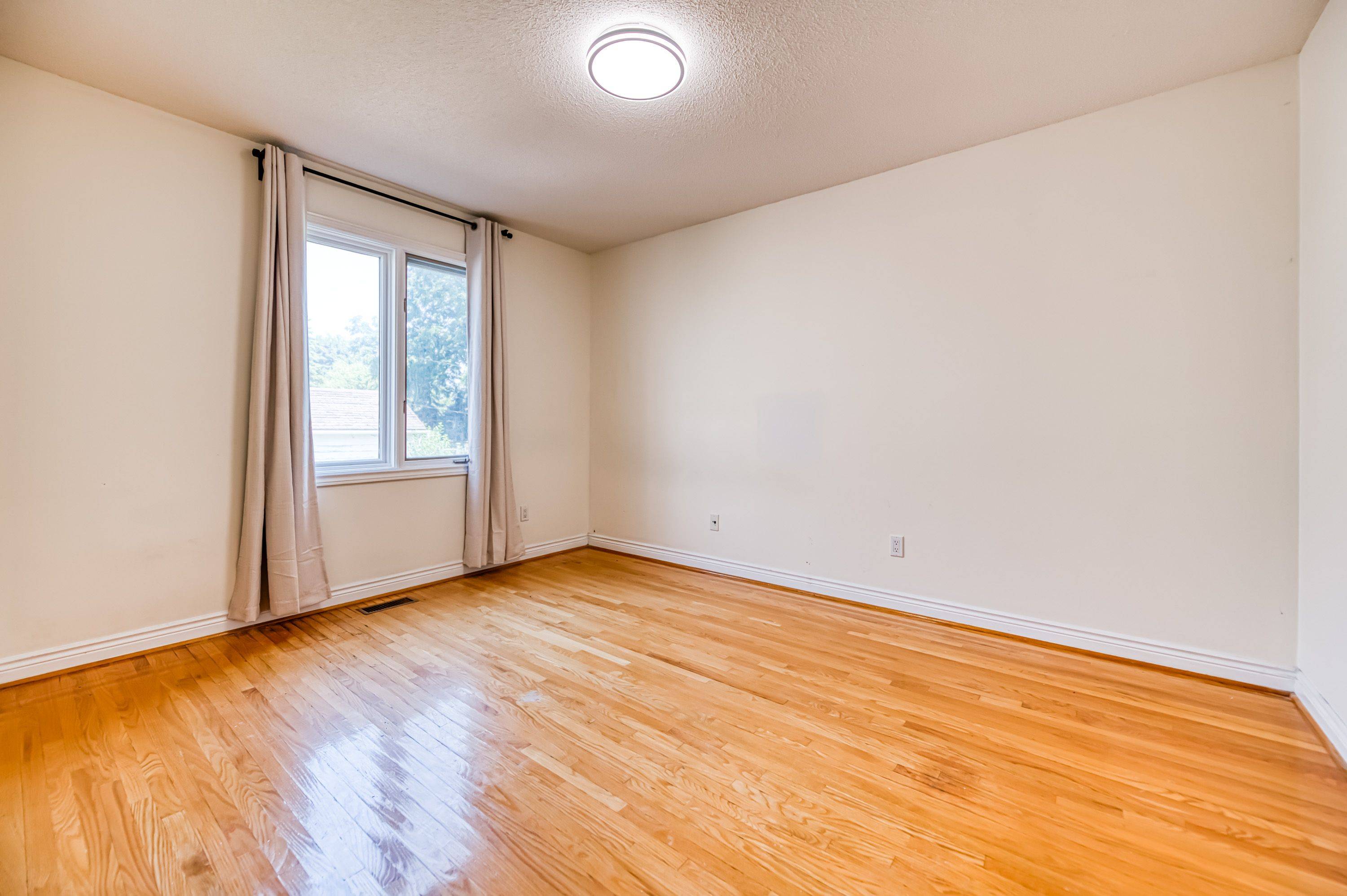 Toronto C14, ON M2N 4M7,163 Holmes AVE