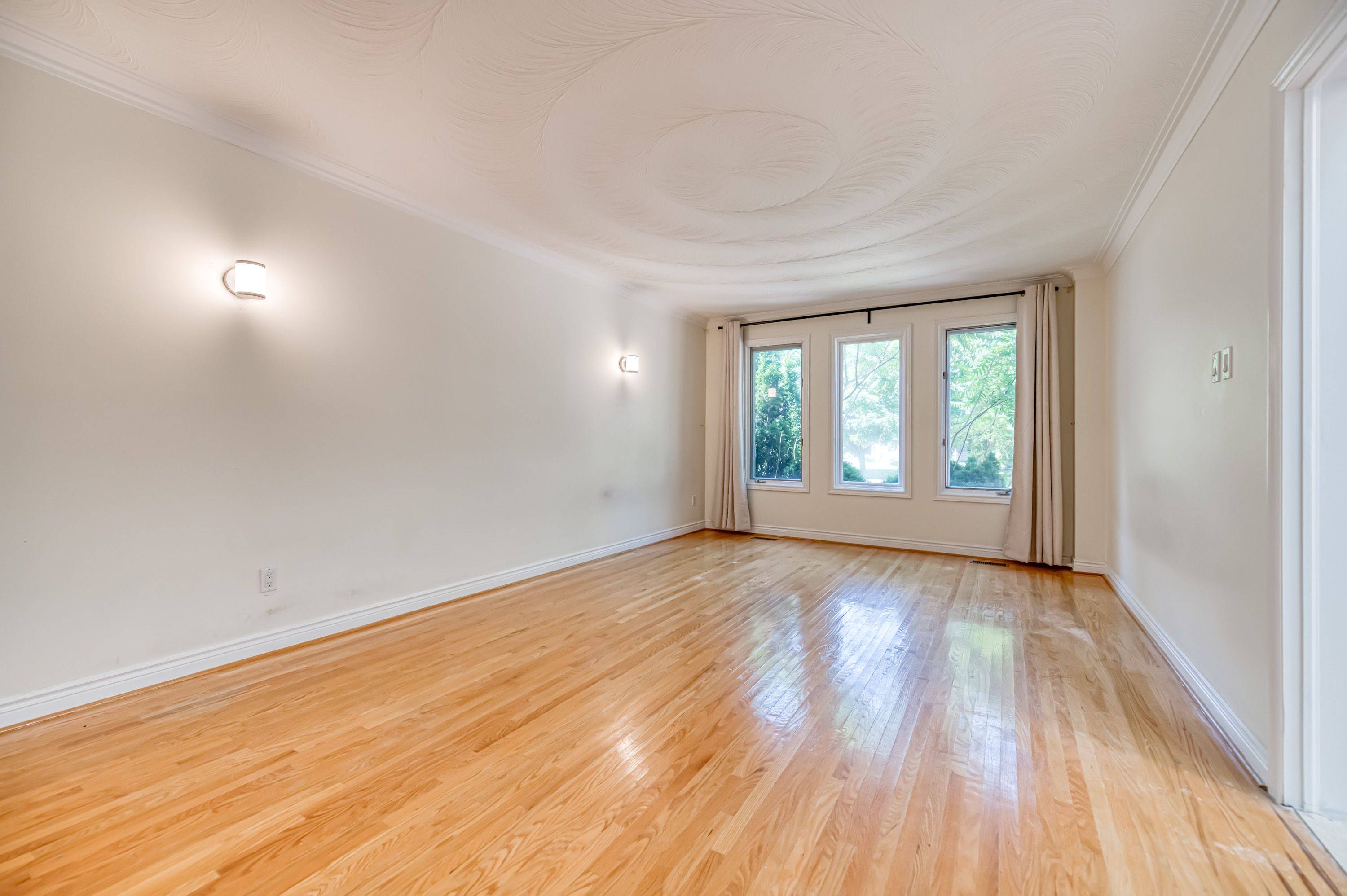Toronto C14, ON M2N 4M7,163 Holmes AVE