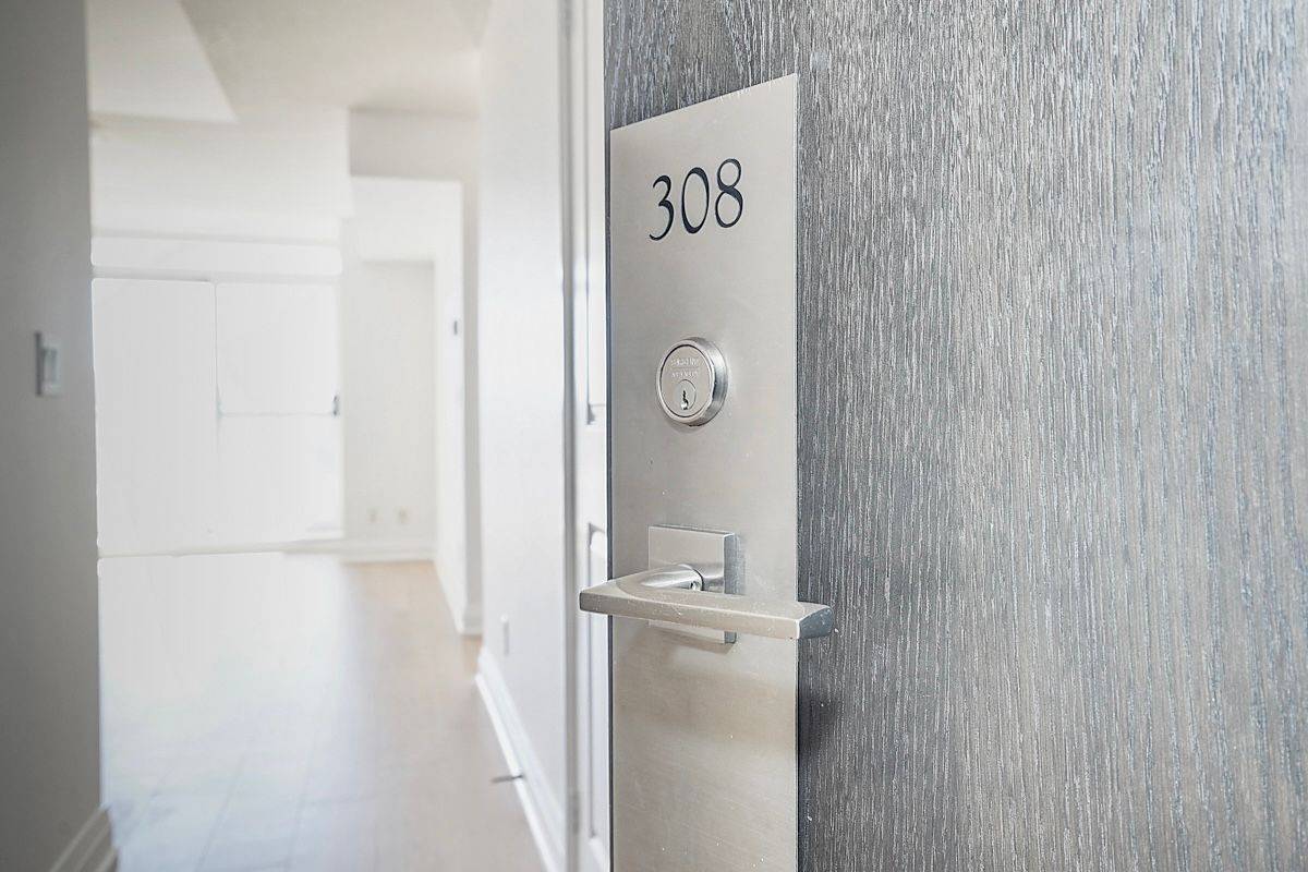 Toronto E06, ON M1L 1E5,3520 Danforth AVE #308