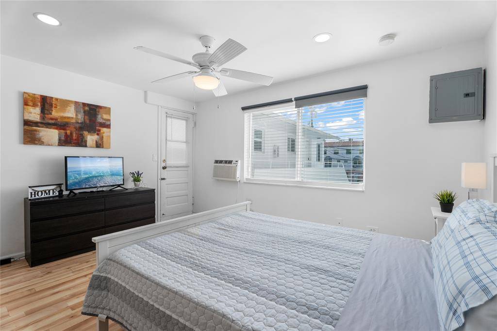 Hollywood, FL 33019,343 Van Buren St #10