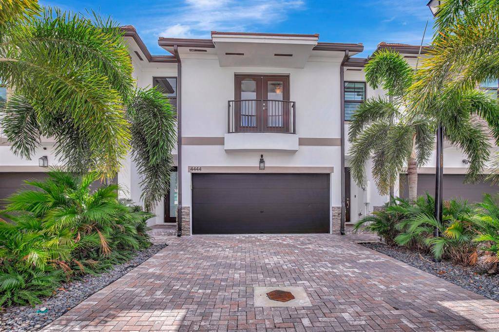 4444 E Aqua Bella Ln, Dania Beach, FL 33312