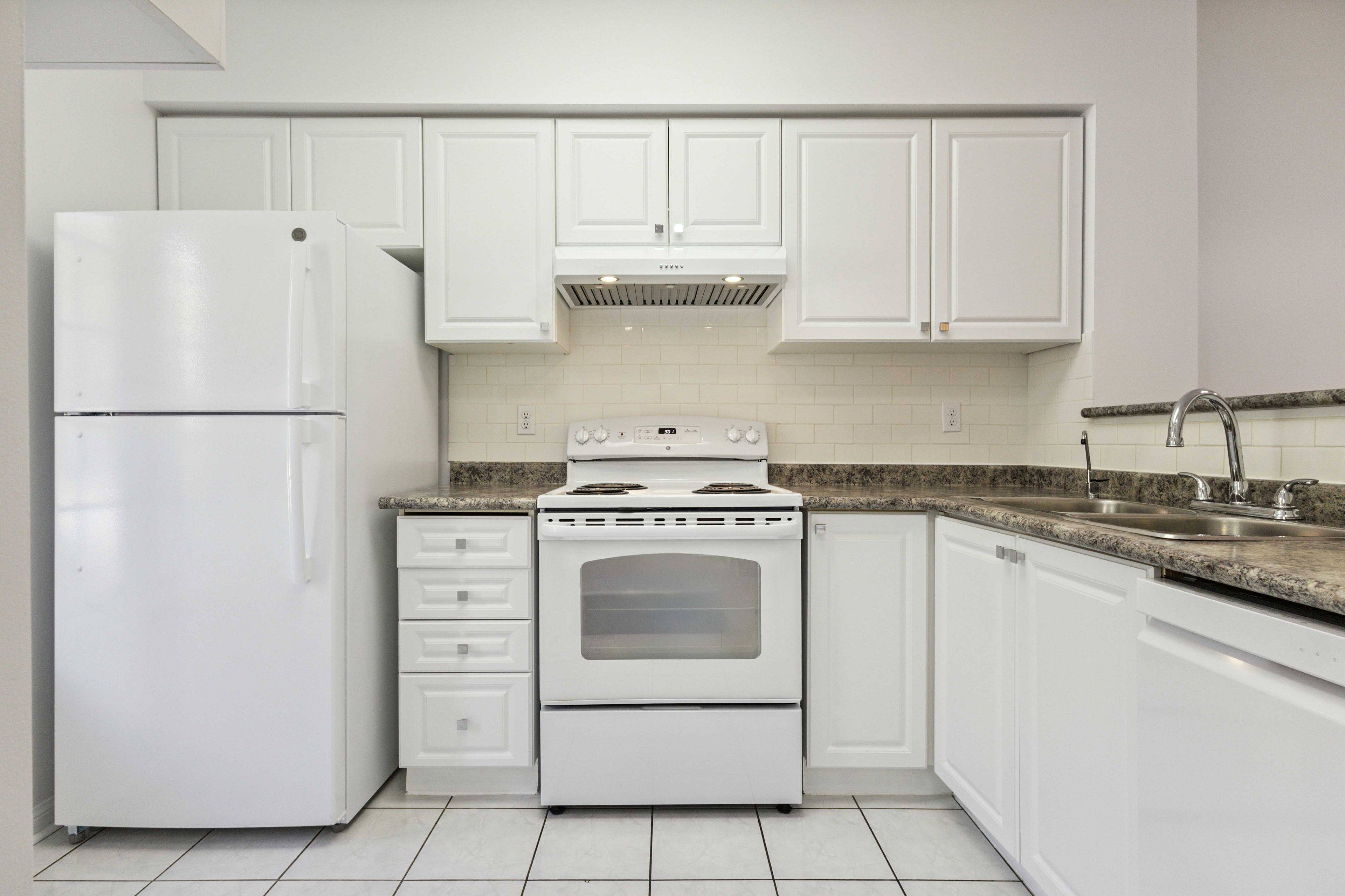 Markham, ON L3R 4E8,6 St Moritz WAY N #8