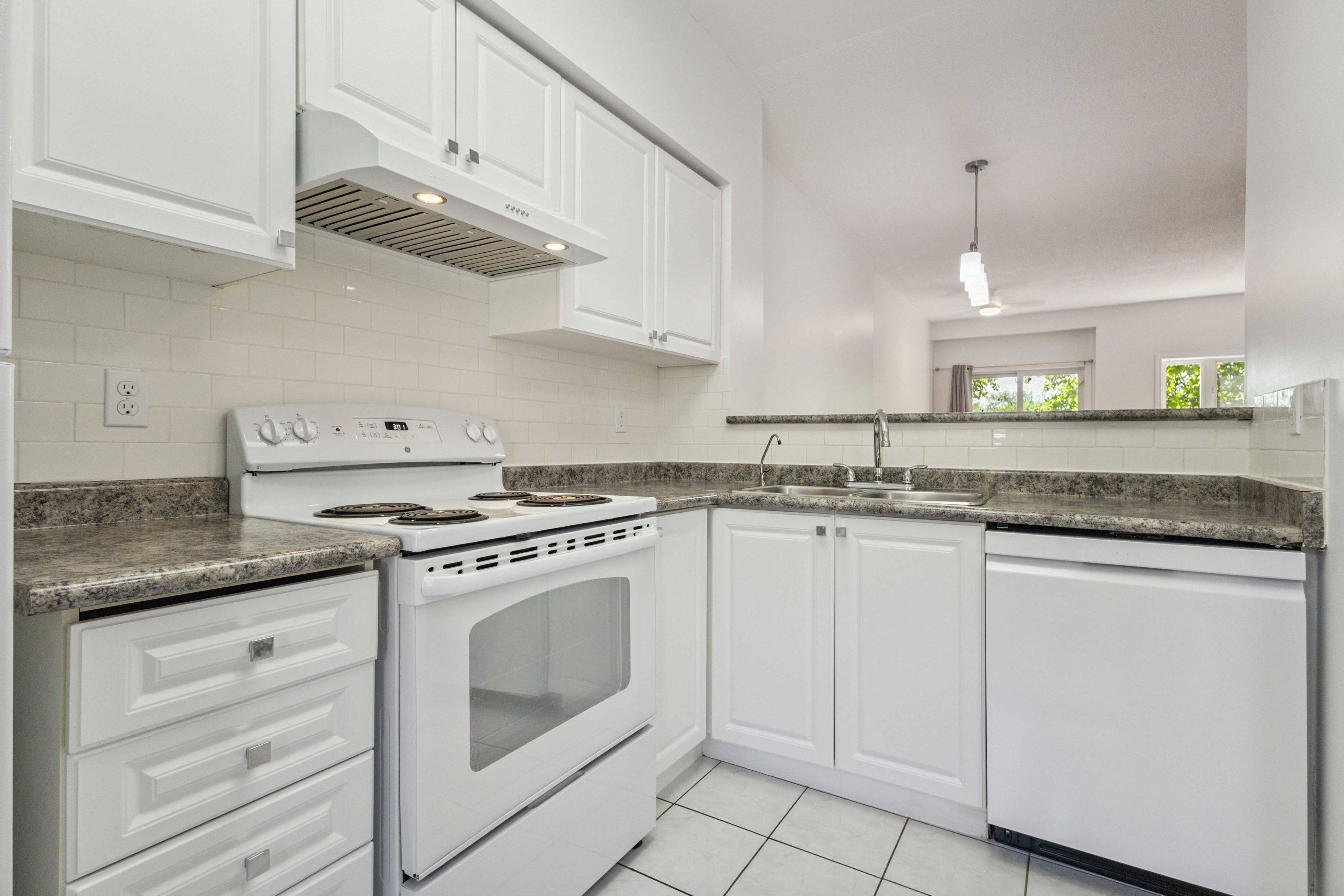 Markham, ON L3R 4E8,6 St Moritz WAY N #8