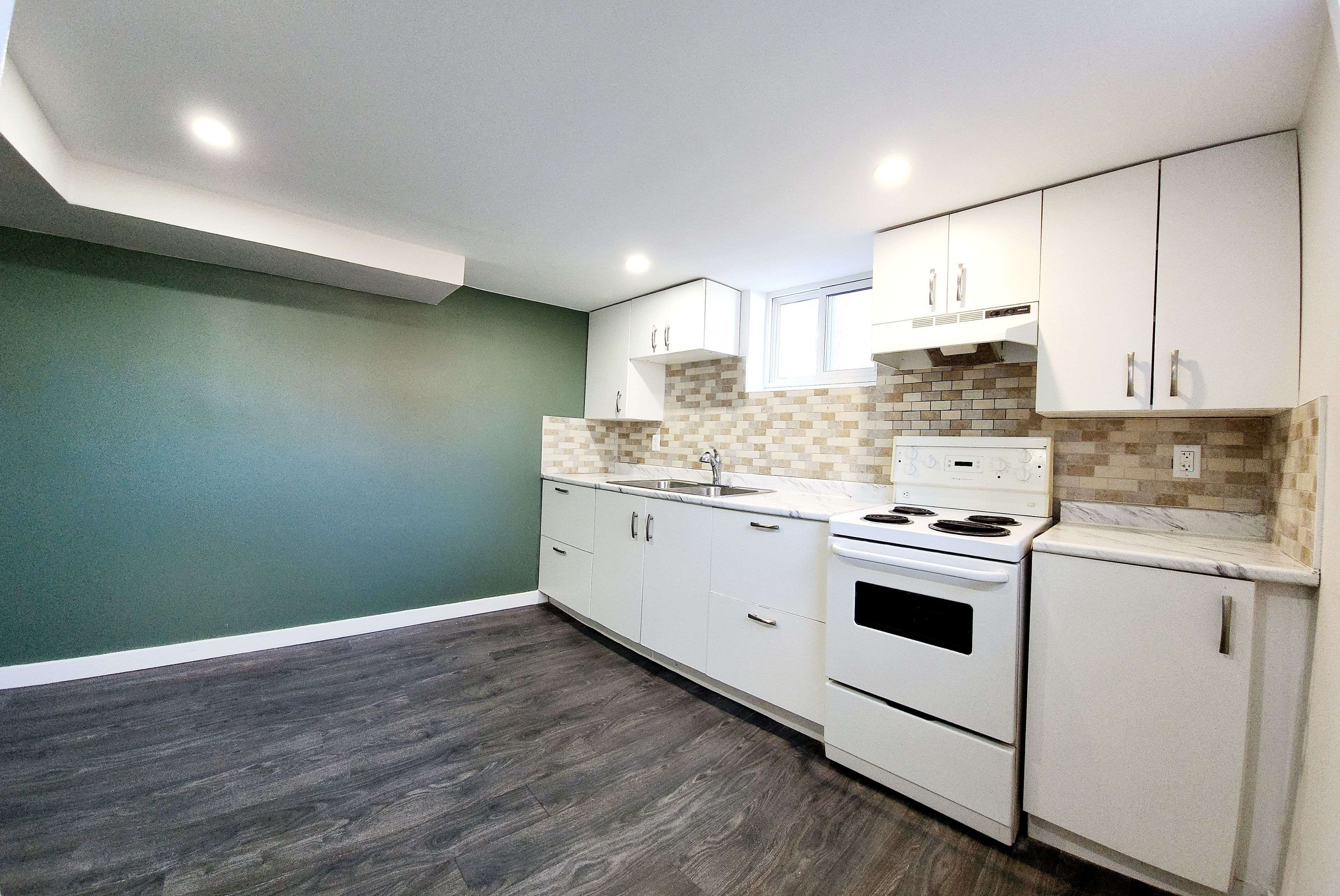 Toronto W04, ON M9N 2E4,84 Macdonald AVE