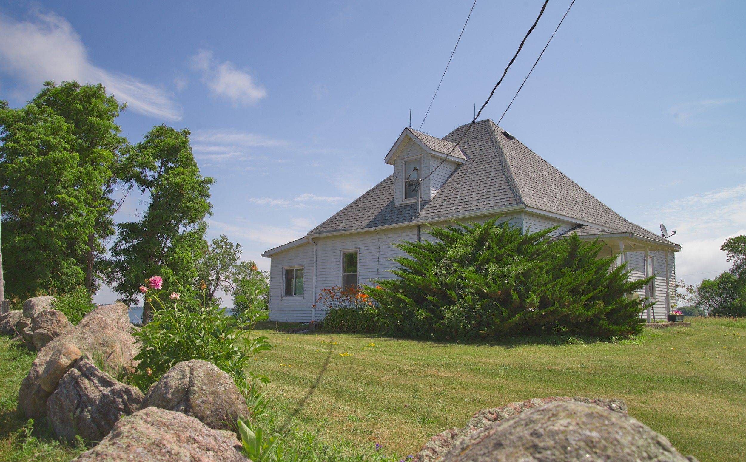 10 Front RD, Frontenac Islands, ON K0H 2S0