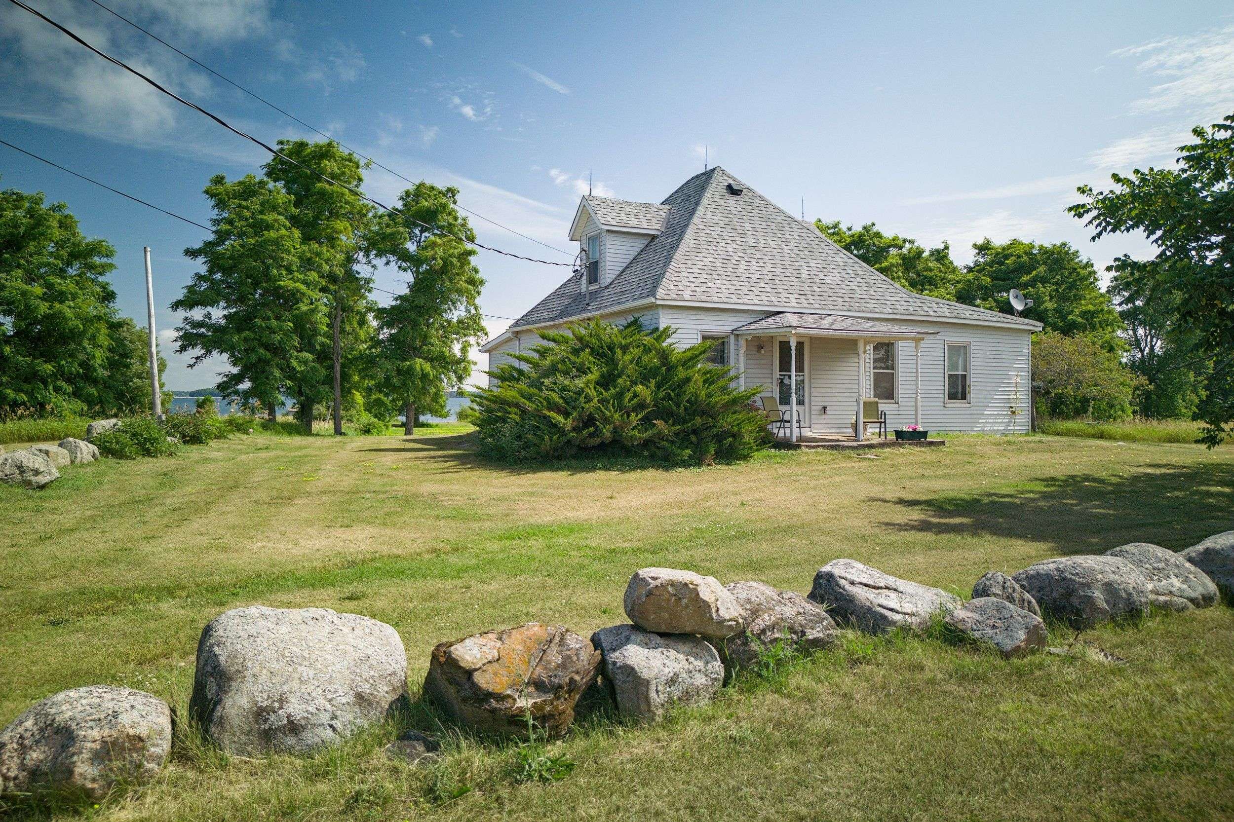 Frontenac Islands, ON K0H 2S0,10 Front RD