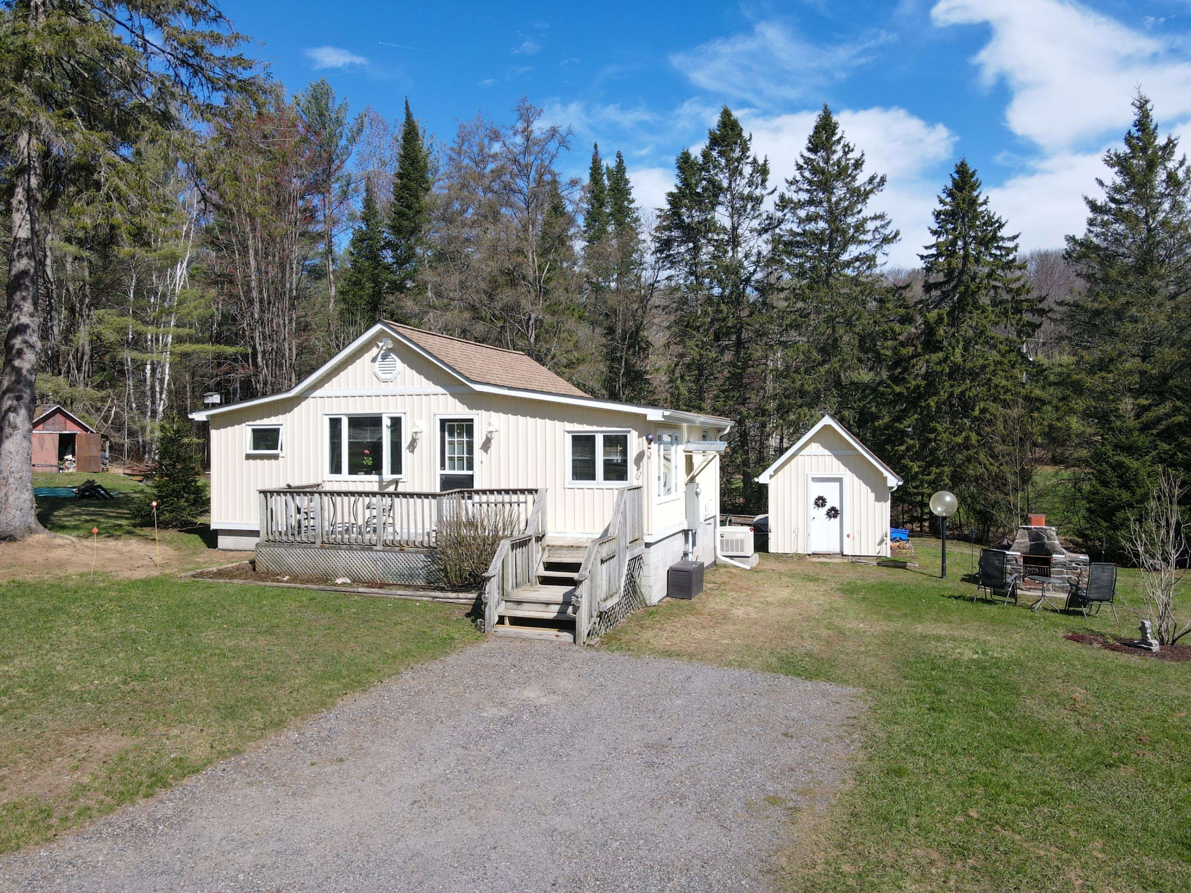 944 Stephenson 1 RD E, Huntsville, ON P0B 1L0