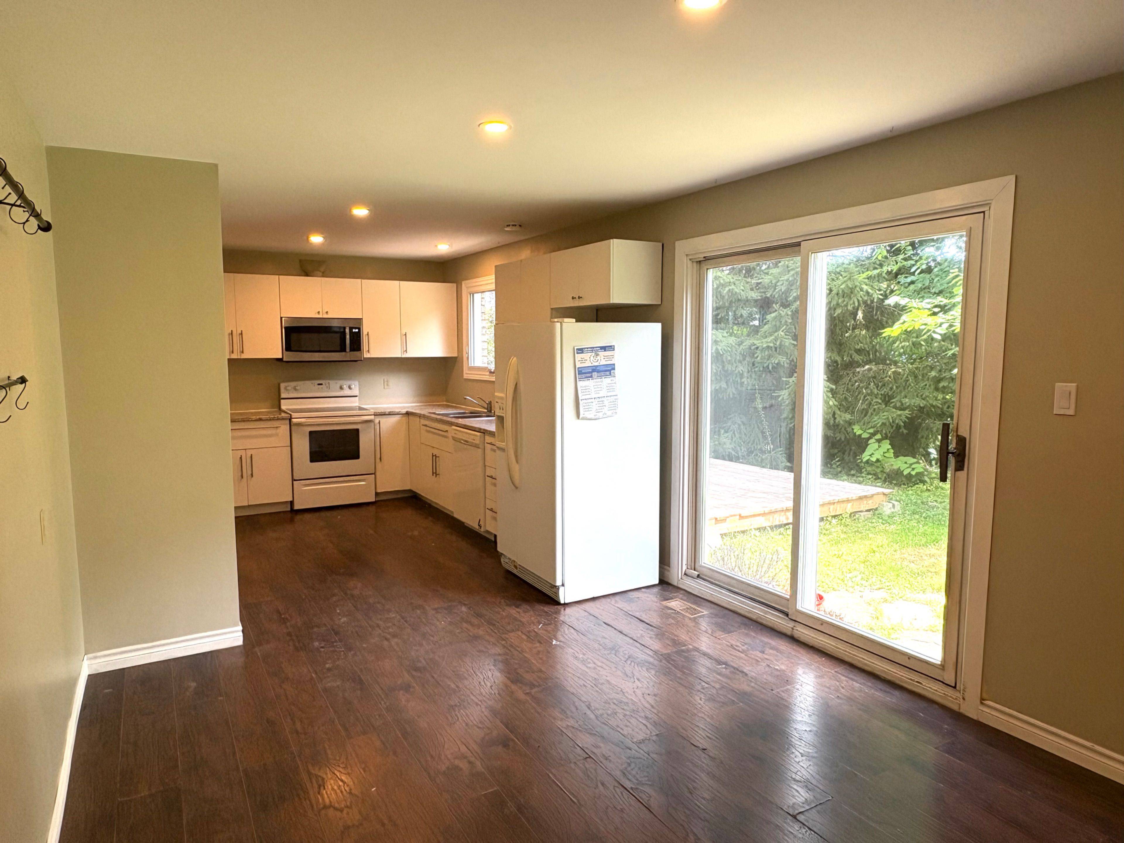 Beacon Hill North - South And Area, ON K1J 7A8,646 INGRAM CRES