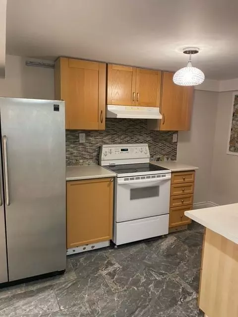 Mississauga, ON L5C 3A5,880 Stainton DR #Lower