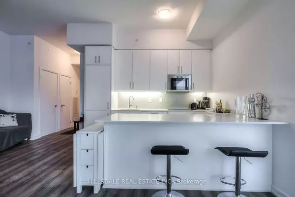 Toronto C01, ON M5T 0C2,297 College St ST #502
