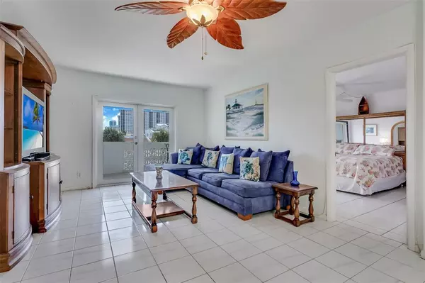 320 S Surf Rd #304, Hollywood, FL 33019
