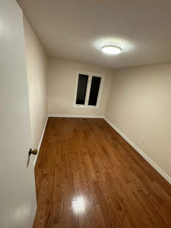 Vaughan, ON L4J 5B2,16 Tinti PL