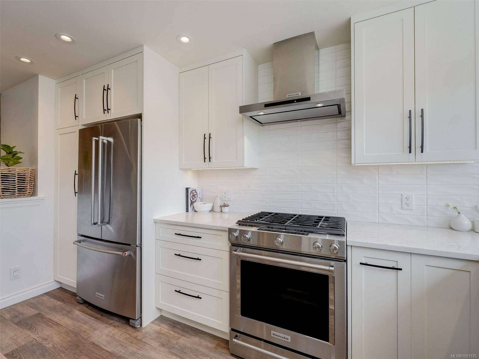 Saanich, BC V9A 1M8,354 Gorge Rd W