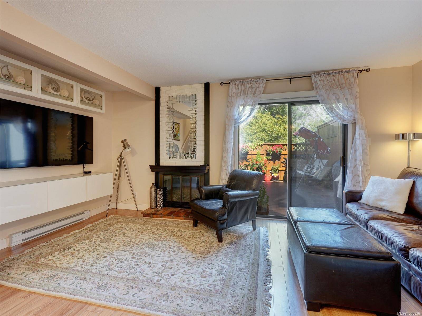 Saanich, BC V8Z 2E6,642 Agnes St #205