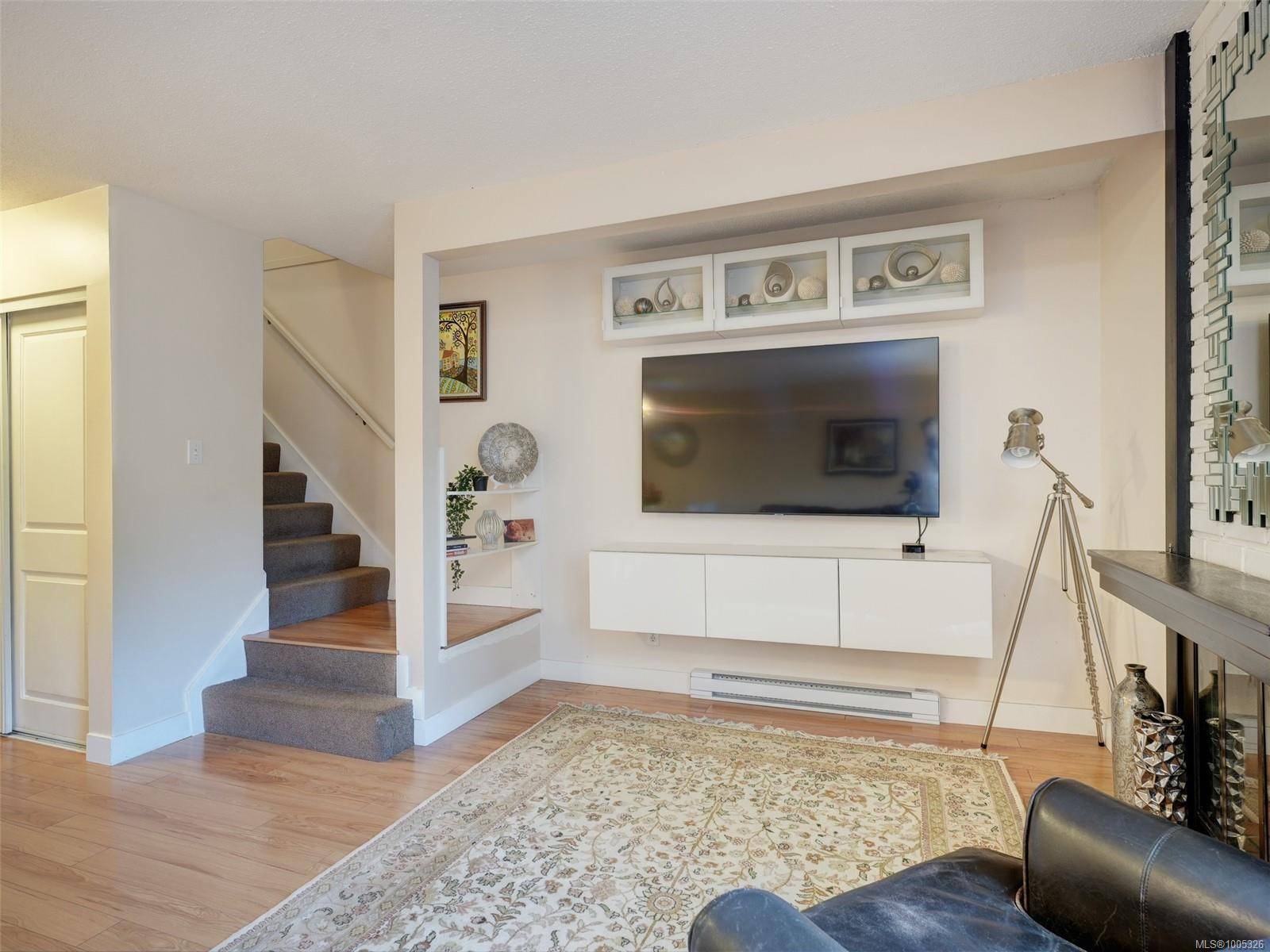 Saanich, BC V8Z 2E6,642 Agnes St #205