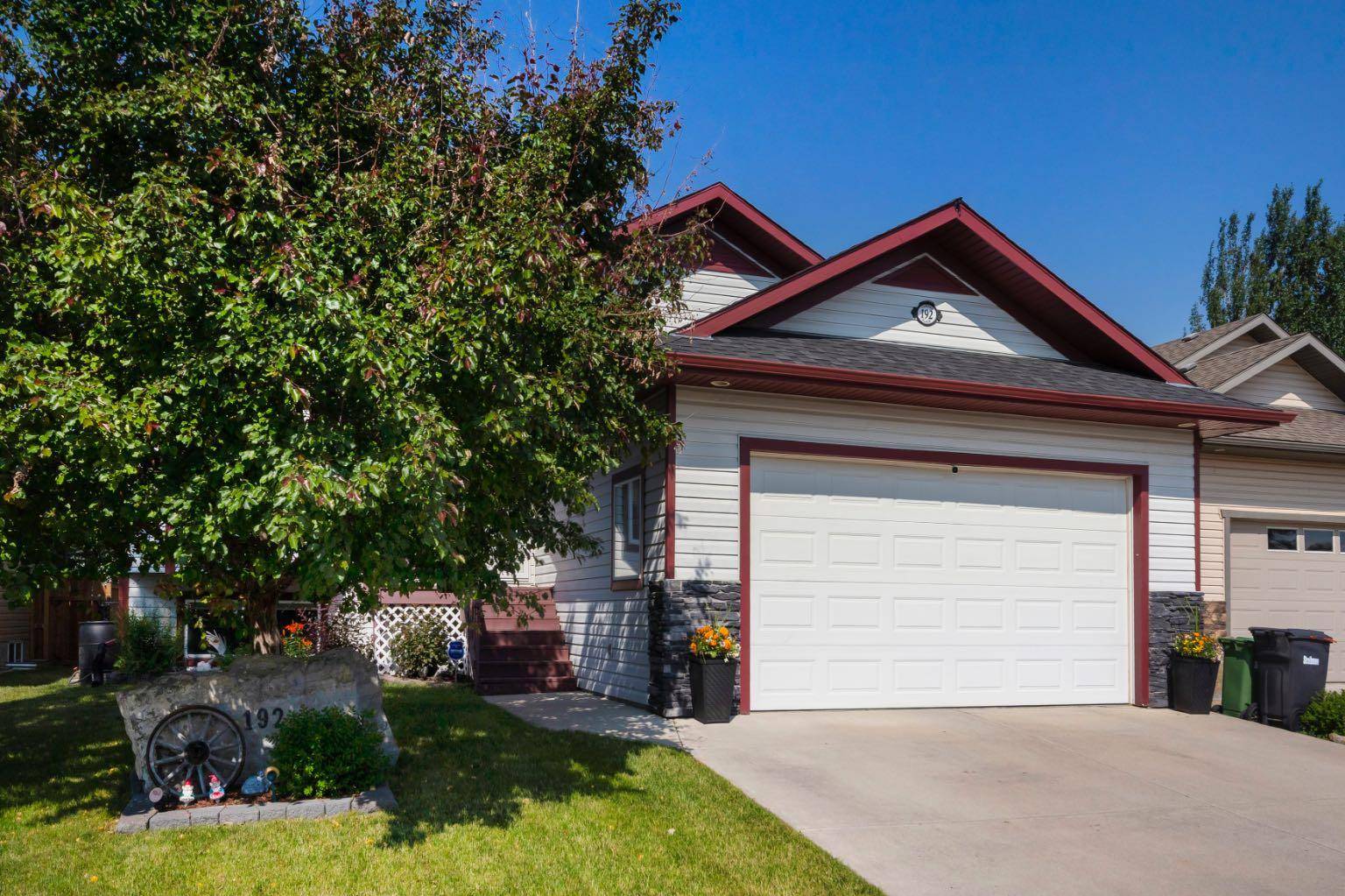 192 Camden PL, Strathmore, AB T1P1Y2