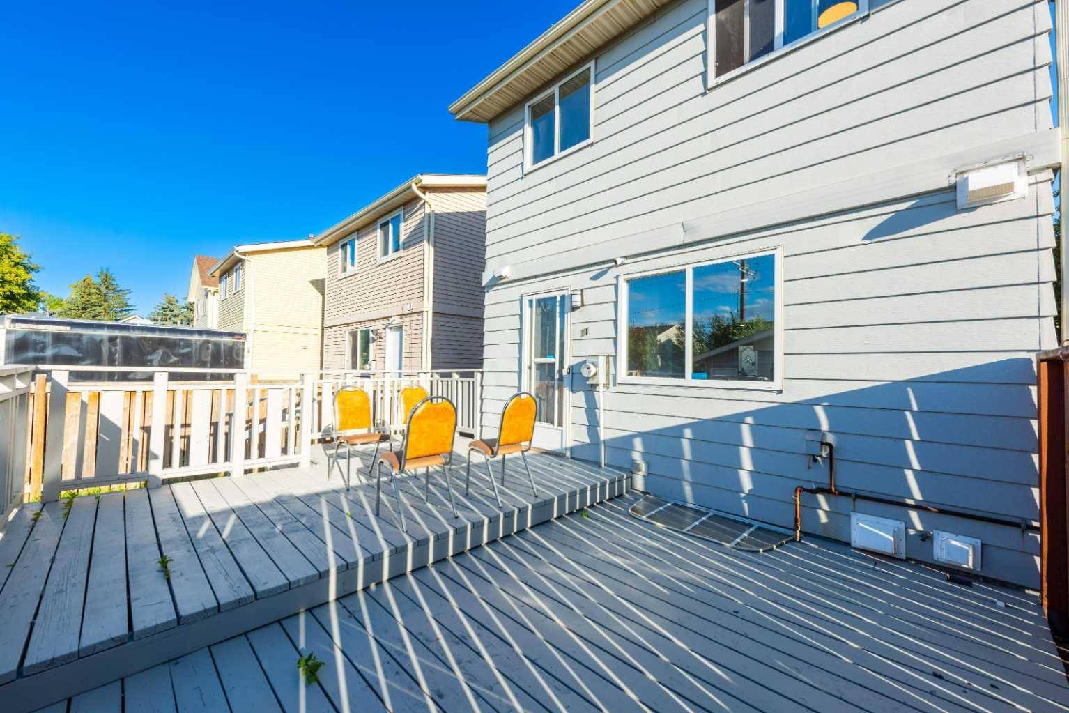 Calgary, AB T2B 2W2,11 Erin Ridge RD Southeast